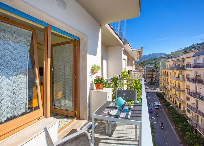 Clio Semesterbostad Sorrento